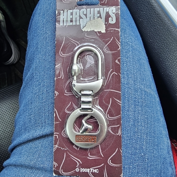 Hershey's Kiss Key Chain 2005 - Picture 2 of 6
